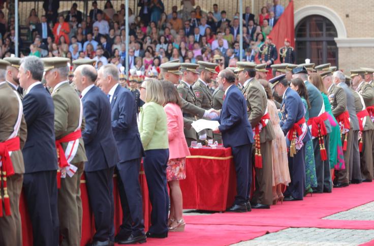 El Presidente de Aragón, Javier Lambán, en la entrega de Reales Despachos en la Academia General Militar de Zaragoza, que ha presidido su Majestad el Rey