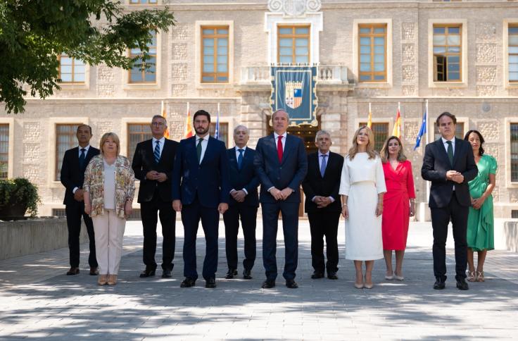 Foto de familia de la toma de posesión de los nuevos consejeros