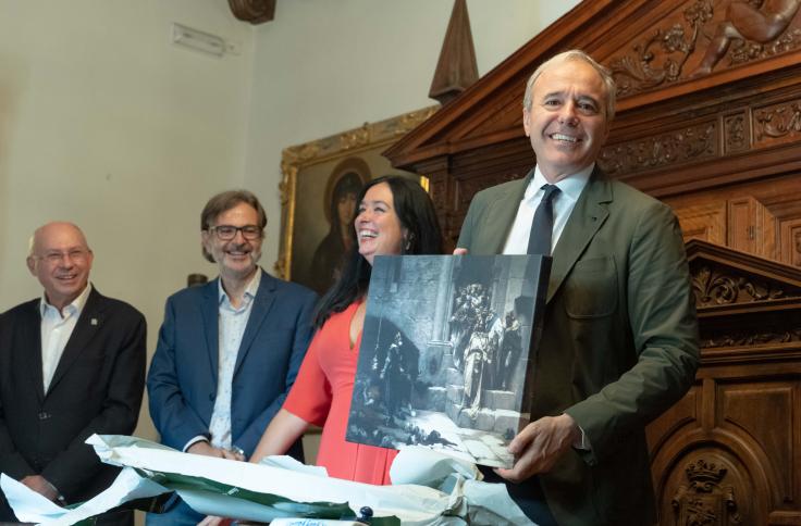 Visita institucional de Jorge Azcón al Ayuntamiento de Huesca y a la Delegación Territorial del Gobierno