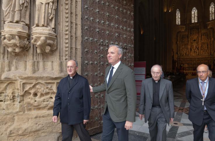 Visita institucional de Jorge Azcón al Ayuntamiento de Huesca y a la Delegación Territorial del Gobierno