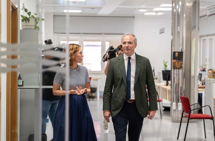 Visita institucional de Jorge Azcón al Ayuntamiento de Huesca y a la Delegación Territorial del Gobierno