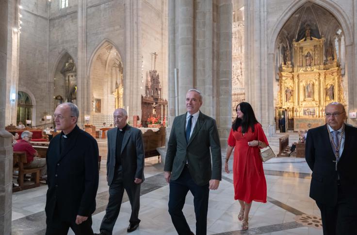 Visita institucional de Jorge Azcón al Ayuntamiento de Huesca y a la Delegación Territorial del Gobierno