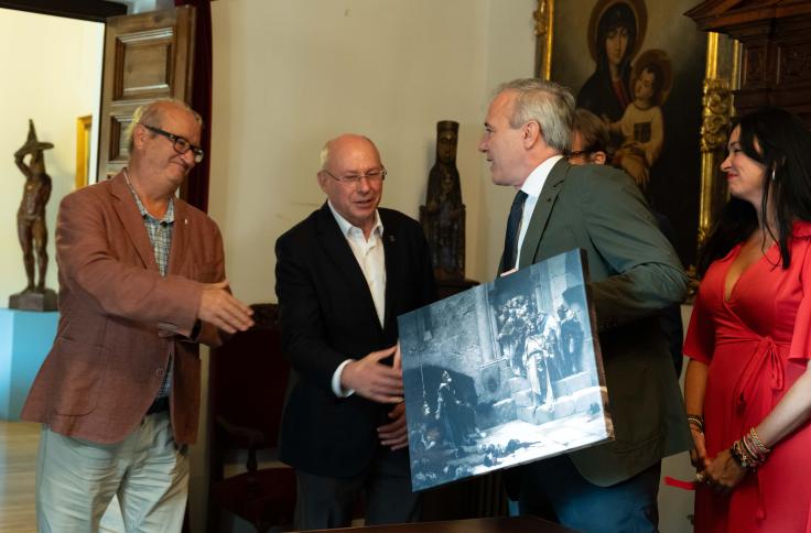 Visita institucional de Jorge Azcón al Ayuntamiento de Huesca y a la Delegación Territorial del Gobierno