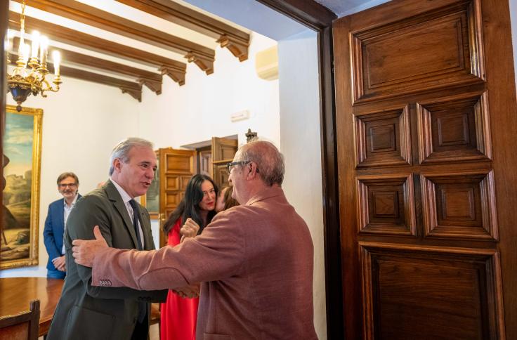 Visita institucional de Jorge Azcón al Ayuntamiento de Huesca y a la Delegación Territorial del Gobierno