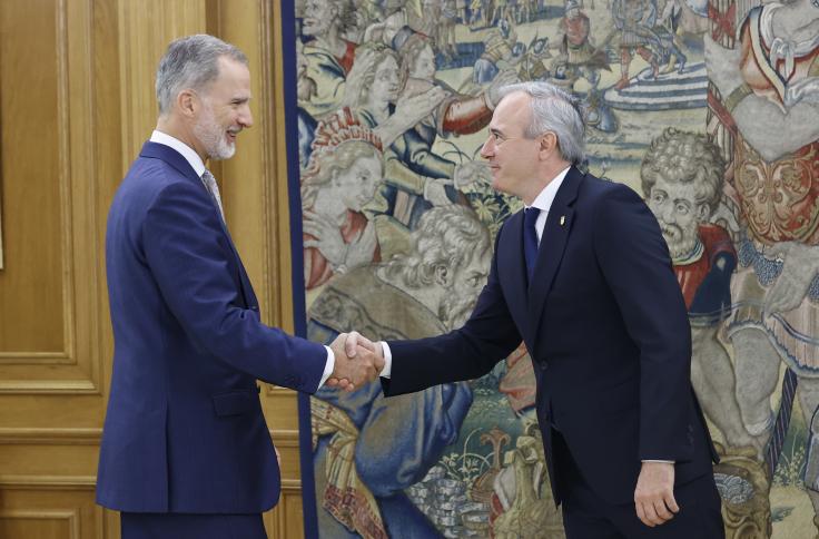 Felipe VI y Jorge Azcón abordan los retos y proyectos futuros de Aragón en una recepción en La Zarzuela