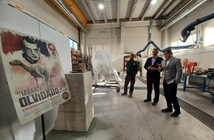 Blasco, en su visita a la Fundación Dinópolis.