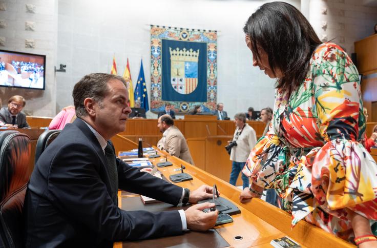 Jorge Azcón comparece a petición propia en el pleno de las Cortes de Aragón.