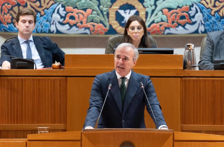 Jorge Azcón comparece a petición propia en el pleno de las Cortes de Aragón.