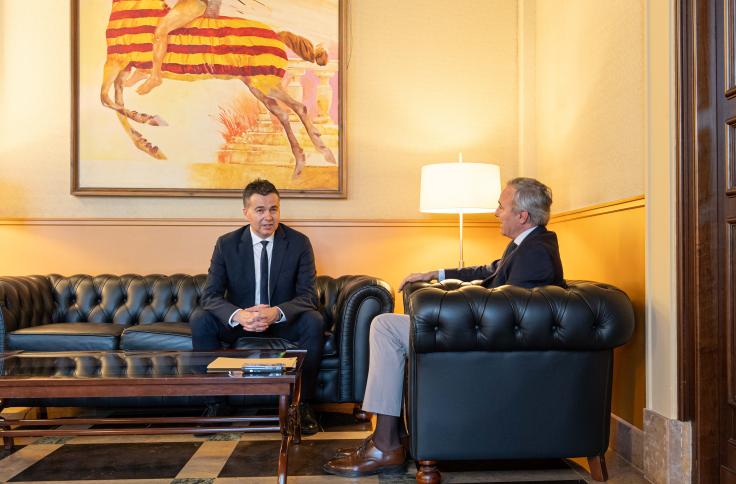 El ministro de Industria, Héctor Gómez, y el presidente de Aragón, Jorge Azcón, durante su reunión en el Pignatelli.