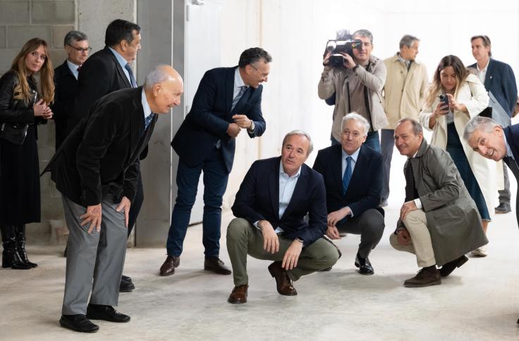 El presidente de Aragón visita el centro logístico del grupo BonÀrea en Épila