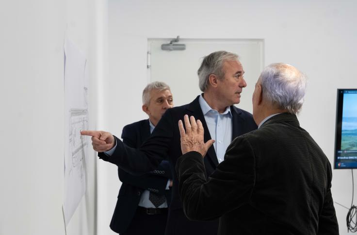 El presidente de Aragón visita el centro logístico del grupo BonÀrea en Épila