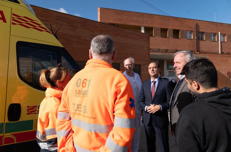 El presidente y el consejero de Sanidad, durante la visita a Híjar.