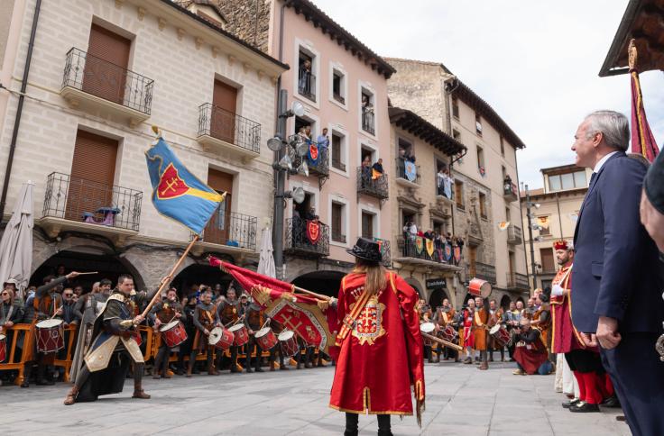 El presidente del Gobierno de Aragón, Jorge Azcón, ha asistido a la celebración del Primer Viernes de Mayo de Jaca