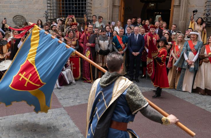 El presidente del Gobierno de Aragón, Jorge Azcón, ha asistido a la celebración del Primer Viernes de Mayo de Jaca