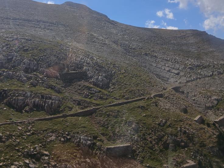 Banquetas y cajones de nieve construidos entre 1907 y 1930.