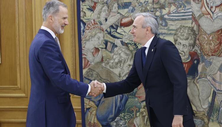 Felipe VI y Jorge Azcón abordan los retos y proyectos futuros de Aragón en una recepción en La Zarzuela