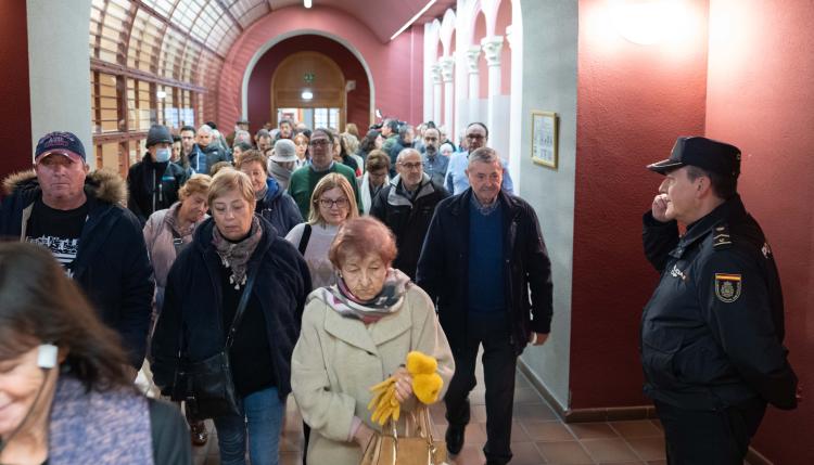 Azcón recibe a los visitantes del edificio Pignatelli en el día de la Constitución