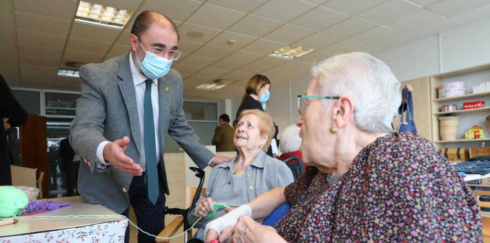 El presidente de Aragón visita la residencia del IASS Elías Martínez