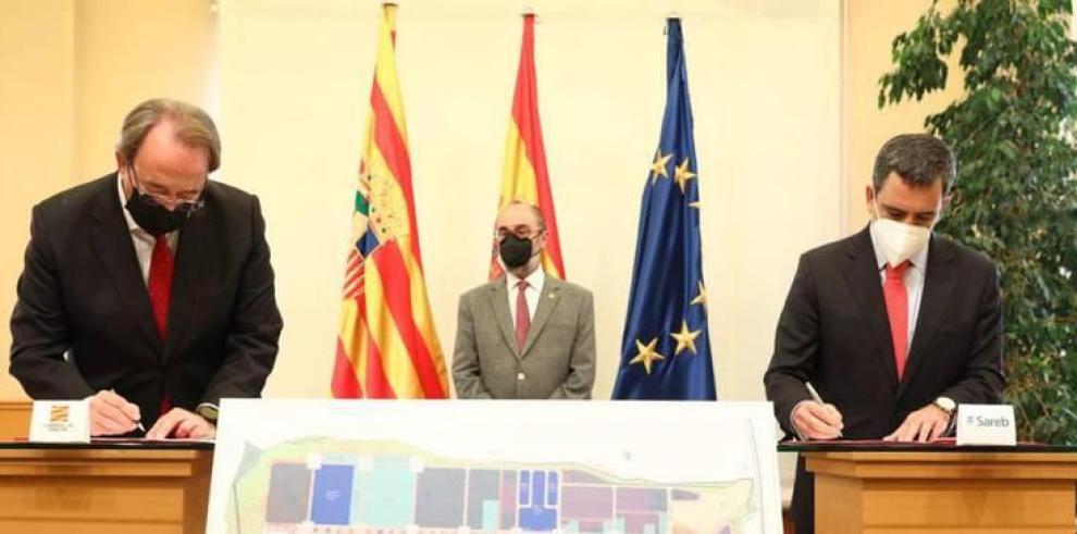 Carlos Pérez y Javier García del Río firman en 2021, en un acto presidido por Lambán, el protocolo para ampliar suelos industriales en  el PTR.