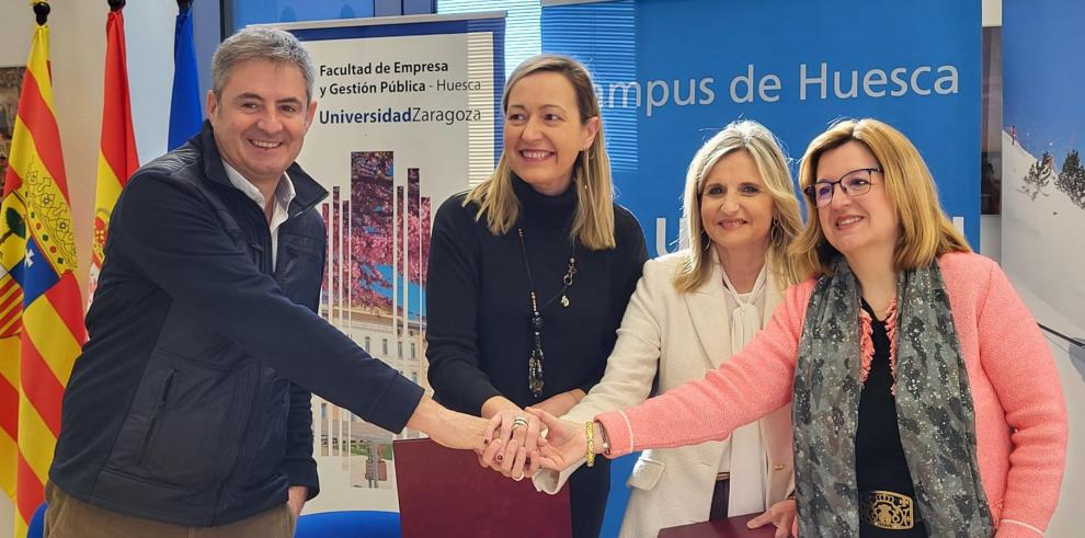 Firma del acuerdo entre Grupo Aramón y Universidad de Zaragoza para investigar el impacto del sector de la nieve