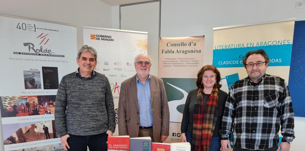 Representantes de editoriales con el director general