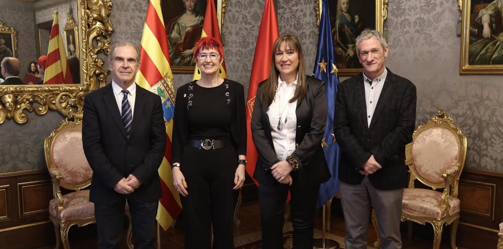 En la imagen Repollés junto con el director general de Asistencia Sanitaria, José María Abad y la consejera de Salud, Santos Induráin, y al director gerente del Servicio Navarro de Salud-Osasunbidea, Gregorio Achutegui