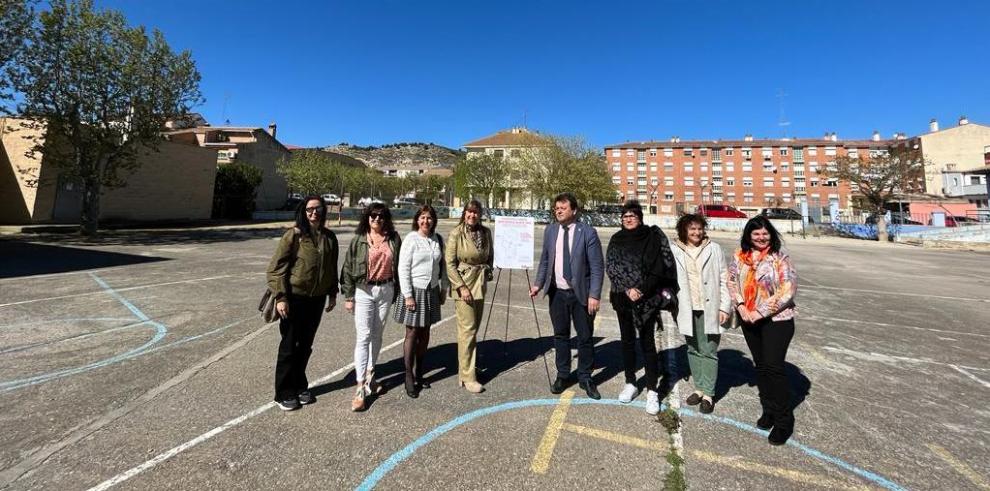 Repollés junto con el alcalde y algunas concejalas de Zuera