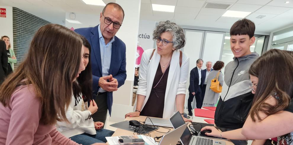 El consejero de Educación visita el IES Torre de los Espejos, de Utebo