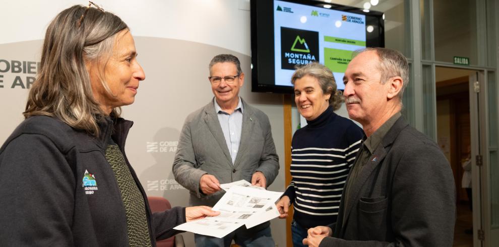 Marta Ferrer, Laurentino Ceña, Carmen Maldonado y Miguel Ángel Clavero, antes de comenzar la comparecencia en el Pignatelli.