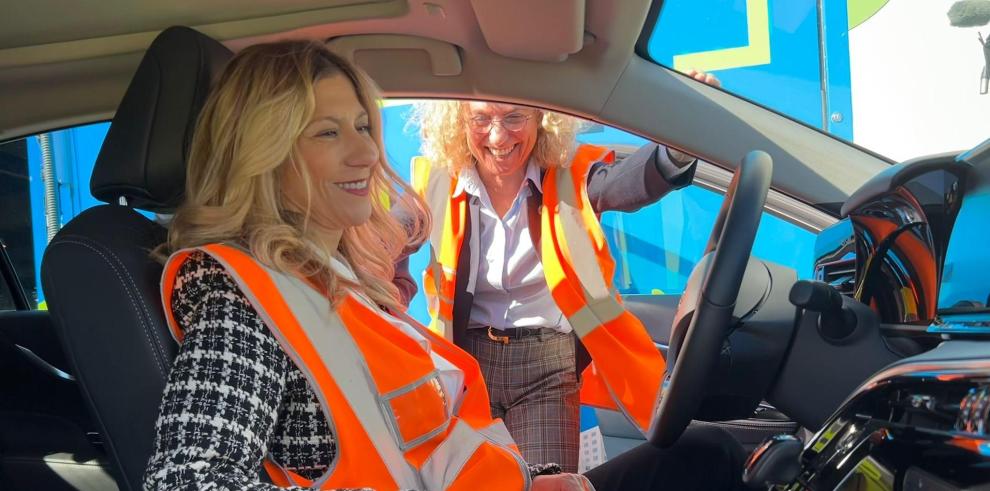 Mar Vaquero ha podido conocer el único coche de Aragón movido exclusivamente por hidrógeno