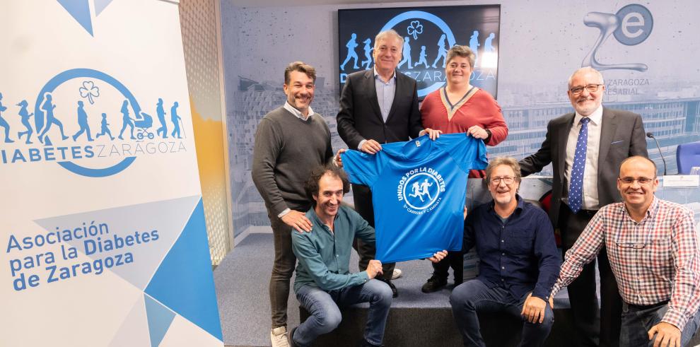 Octavio López, directivos de la Asociación para la Diabetes de Zaragoza y los oregoneses Xavi Bruna y Alfonso Pablo