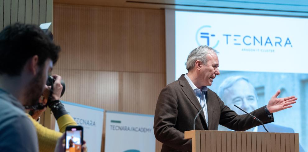 Jorge Azcón clausura la gala anual del clúster Tecnara