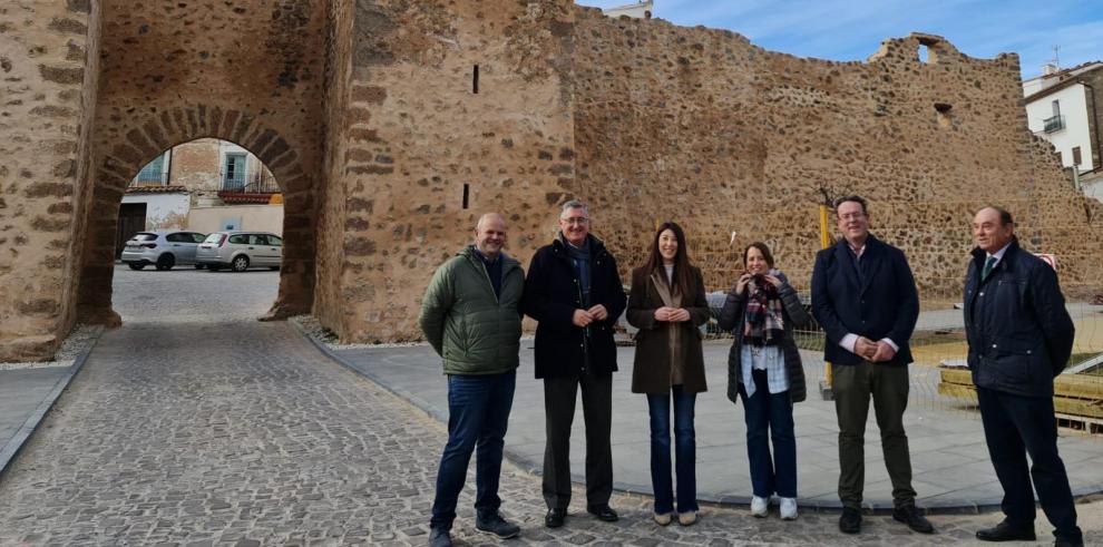 El consejero Manuel Blasco, durante su visita a Manzanera.