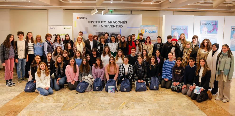 Foto de familia de la entrega de premios y reconocimientos de la IX edición del concurso de microrrelatos