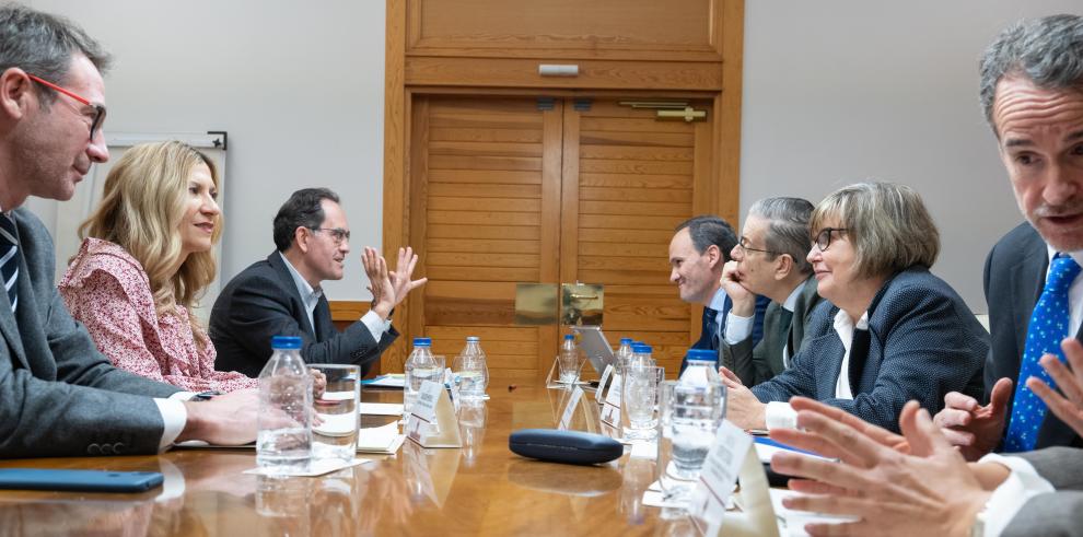 Mar Vaquero se reúne con la fiscal superior de Aragón para abordar la siniestralidad laboral
