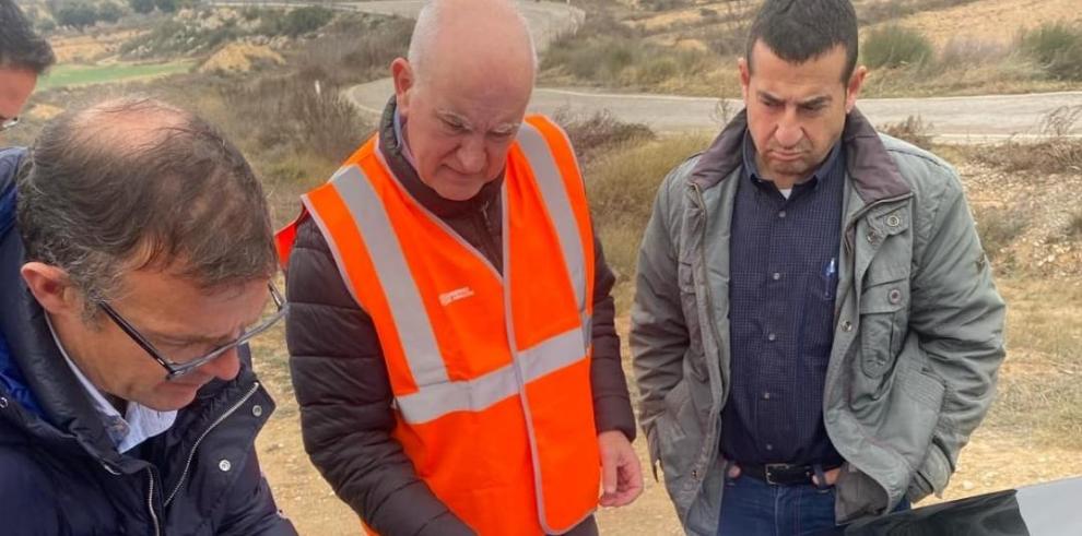 Miguel Ángel Arminio supervisa sobre plano la A-1411 con la carretera de fondo..