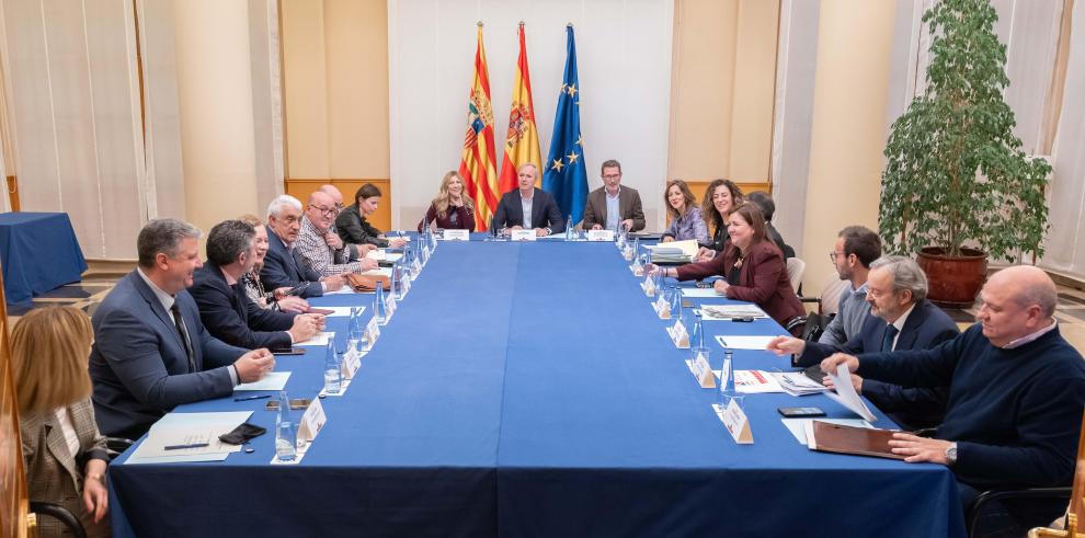 Azcón encabeza la reunión del Consejo Aragonés del Trabajo Autónomo