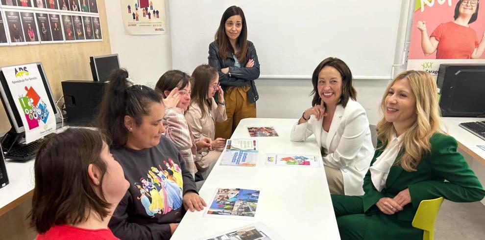 Las consejeras Susín y Vaquero han visitado este jueves, 21 de marzo, el centro de Fundación Down en la Jota