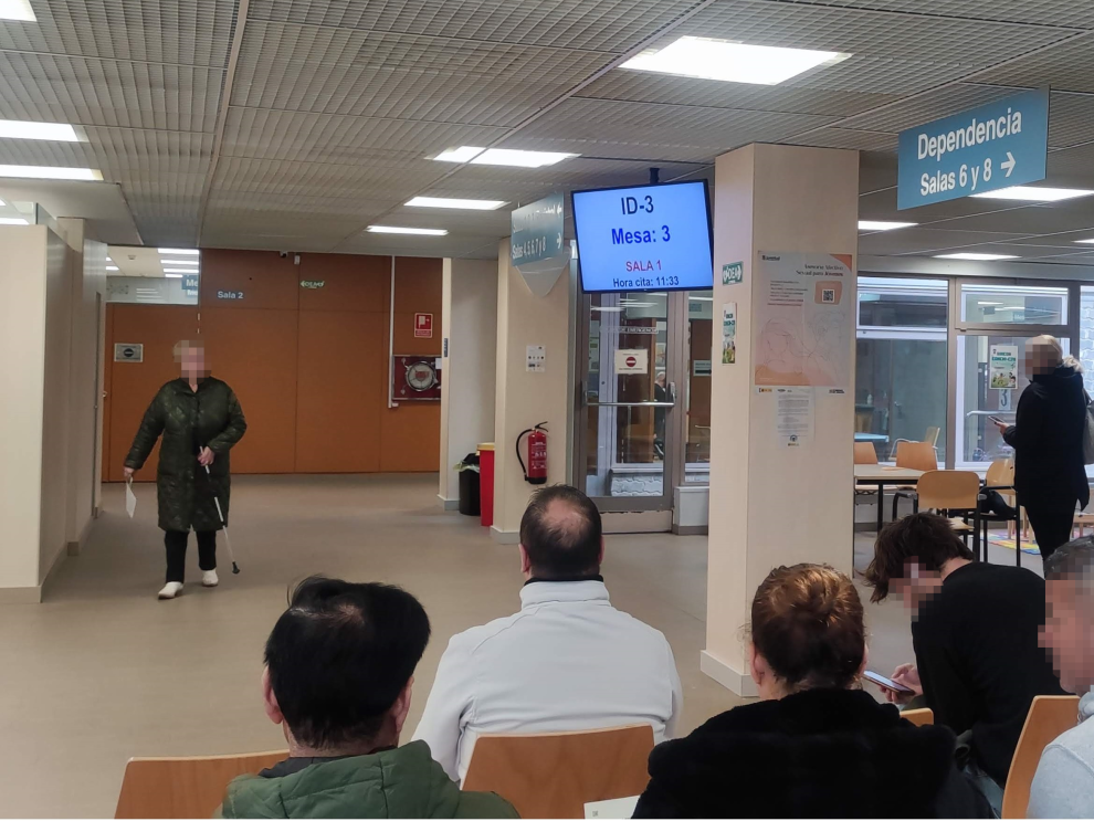 La sede del IASS en la Plaza del Pilar ha empezado a atender solicitudes este lunes con un horario más extenso