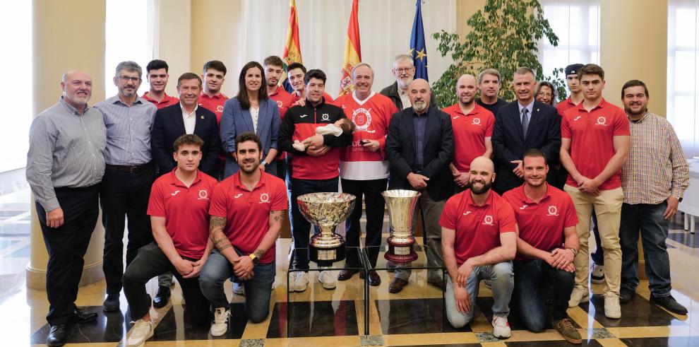 El presidente de Aragón recibe al Club Hielo Jaca