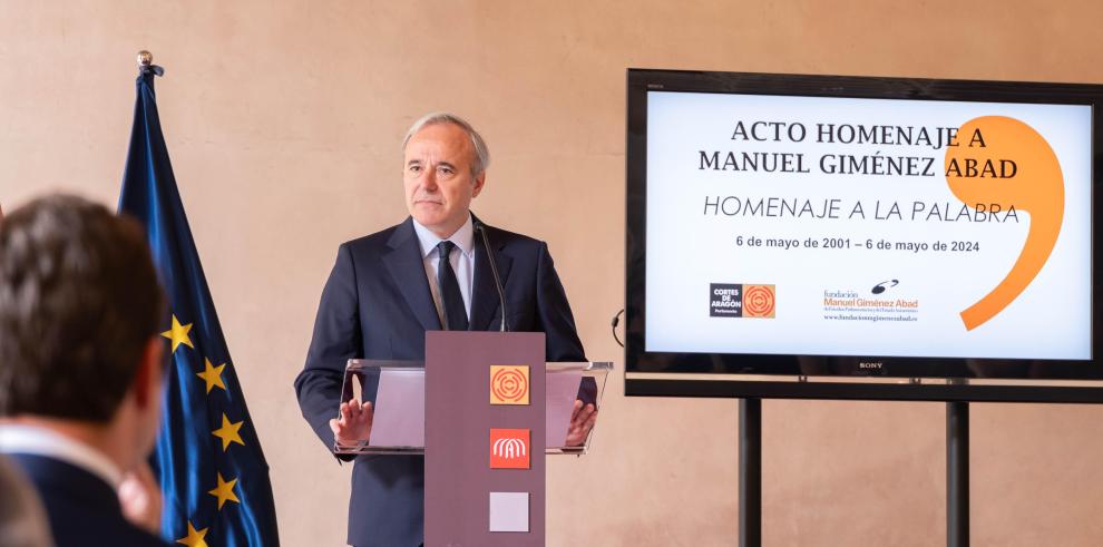 El presidente asiste al acto homenaje en las Cortes de Aragón a Manuel Giménez Abad