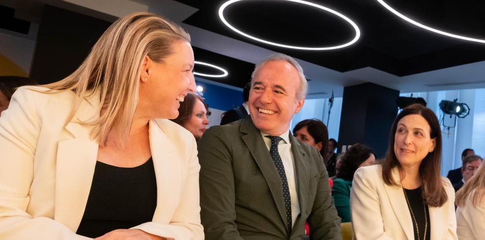El presidente del Gobierno de Aragón visita Vueling
