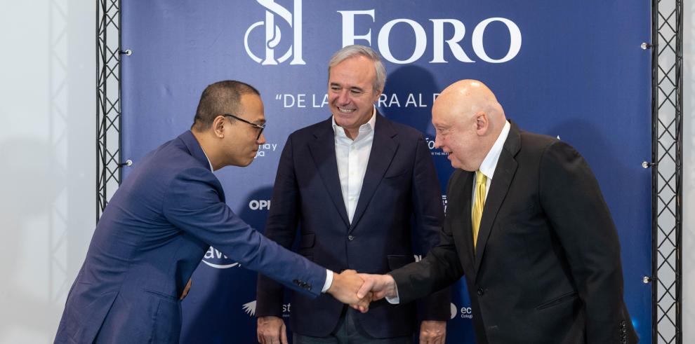 El presidente Azcón ha presidido la firma del acuerdo entre Forestalia y CGE.