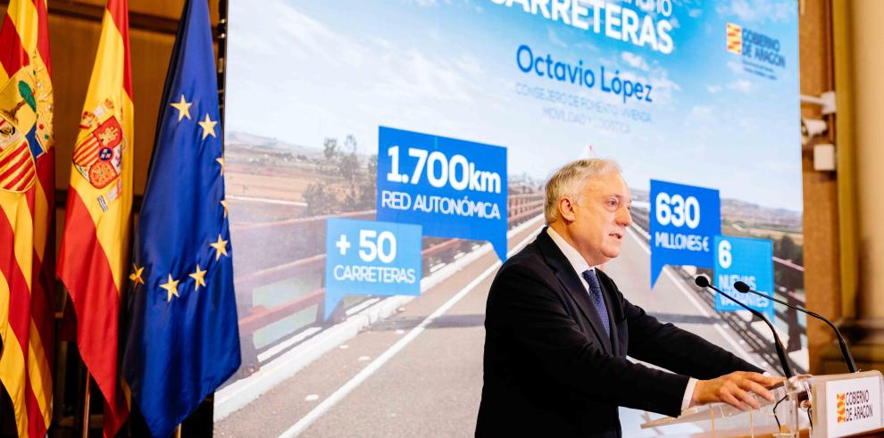Octavio López se ha dirigido a los asistentes tras la firma de los contratos del Plan Extraordinario de Carreteras.