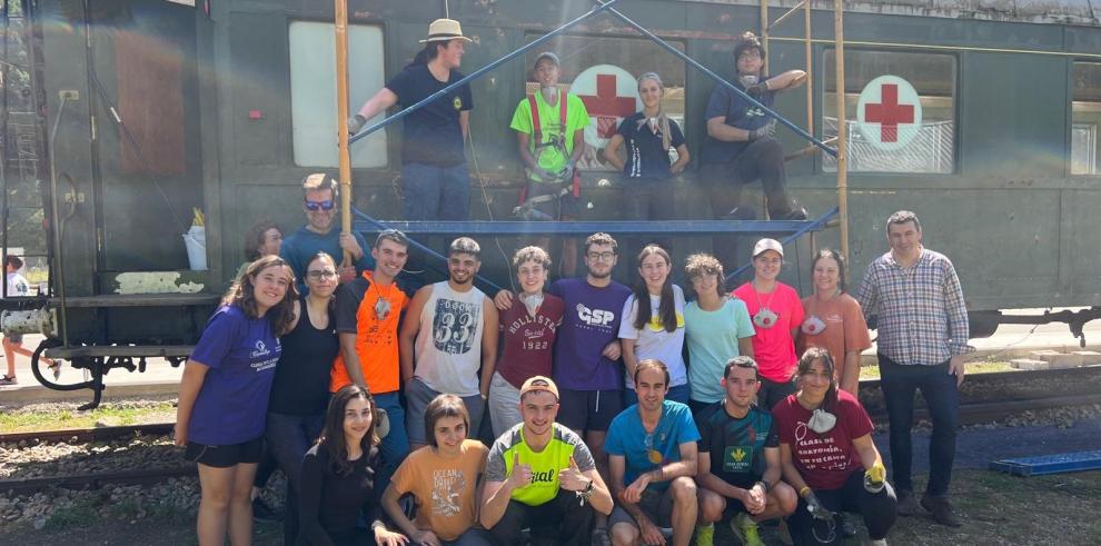 El campo de voluntariado 'El tren de los peregrinos' se desarrolla en Canfranc hasta el 11 de agosto