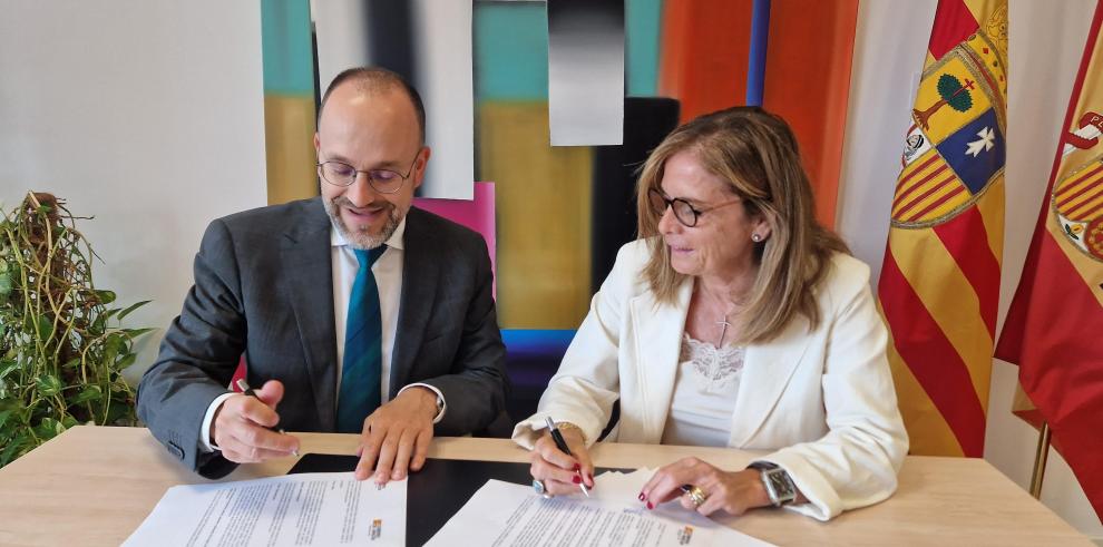 Los directores generales han firmado hoy el acuerdo en la sede del Departamento de Educación.