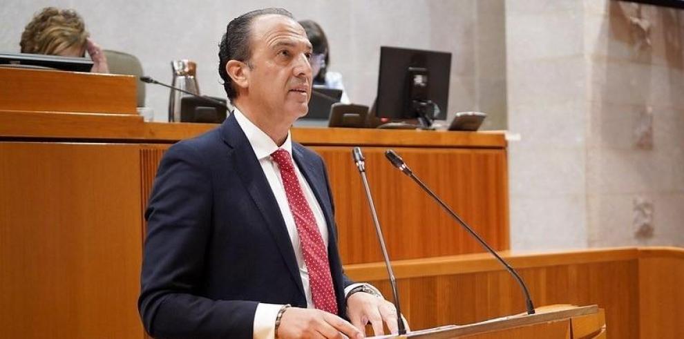 El consejero de Sanidad, José Luis Bancalero Cortes, en su comparecencia hoy en las Cortes de Aragón