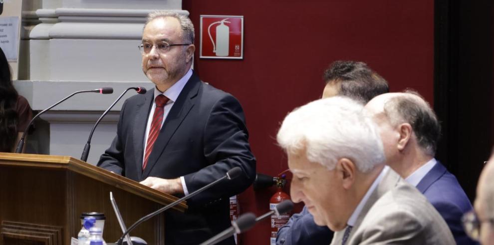 El director general de Desarrollo Estatutario, José María Fuster, comparece en la presentación de la reforma del Estatuto.