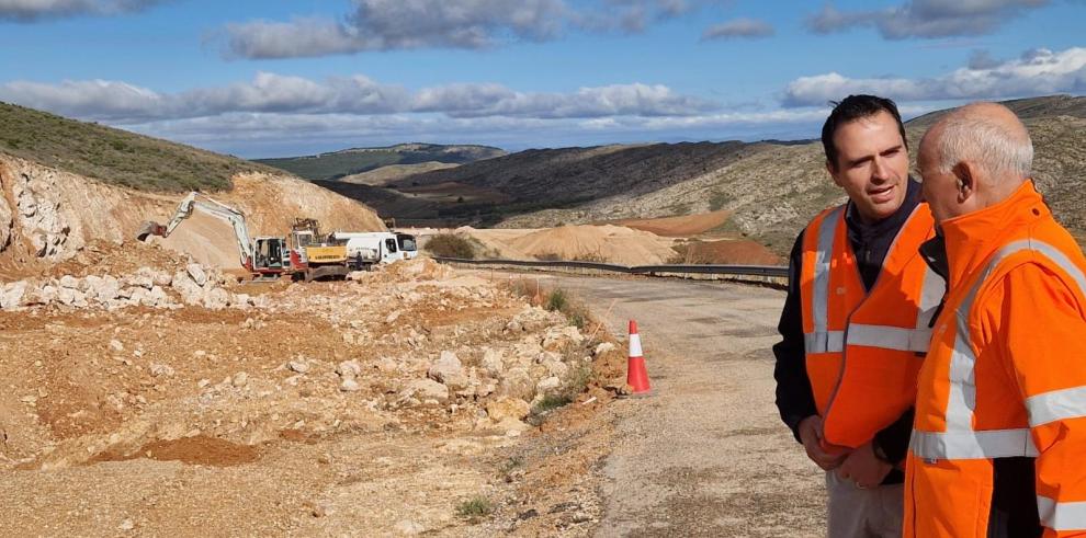 El director general de Carreteras, Miguel Ángel Arminio, visita las obras de la A-2506.
