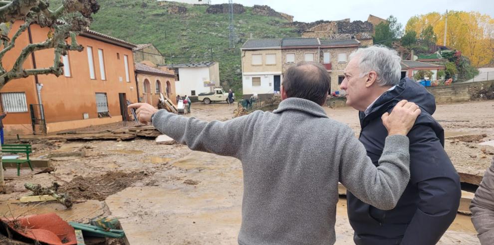 Octavio López visita Cimballa para conocer los daños de la DANA a su paso por el municipio.